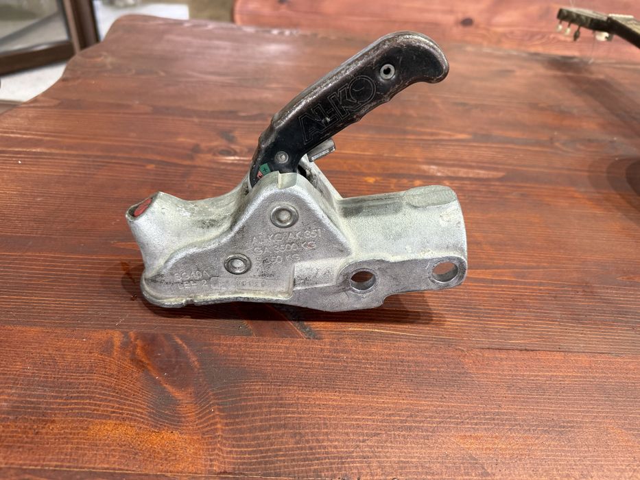 Лапа за теглич ( KNOTT и AL - KO)