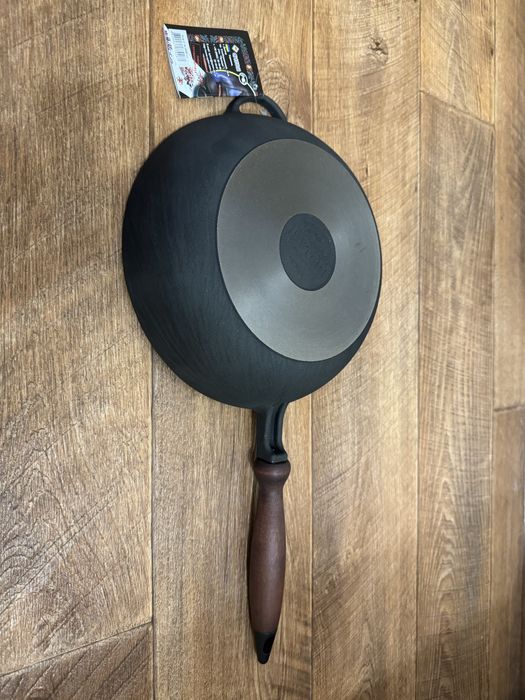 Чугунные сковороды и казаны