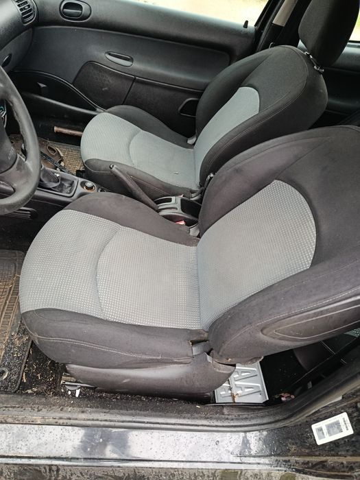 Продава се на Части Peugeot 206 1.4i