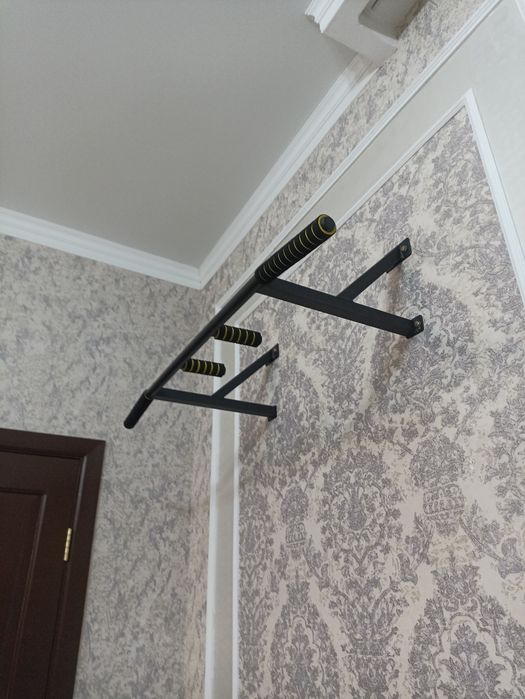 Турник настенный