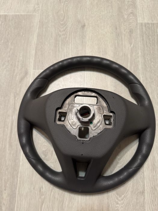 Продам руль на кобальт