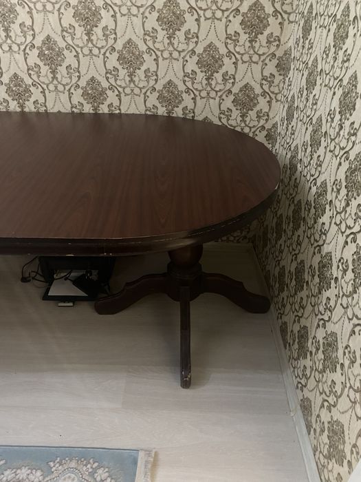 Стол для гостиной