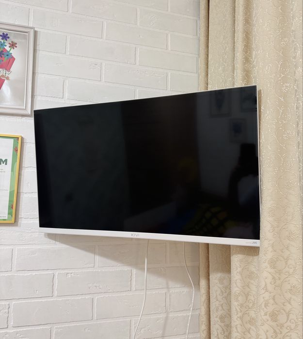 Телевизор SMART/81 см