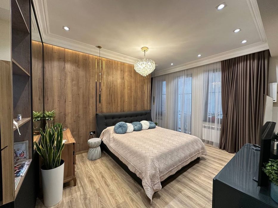 Продается 4х ком квартира в новостройке, ор-р: стадион Старт, 176м²