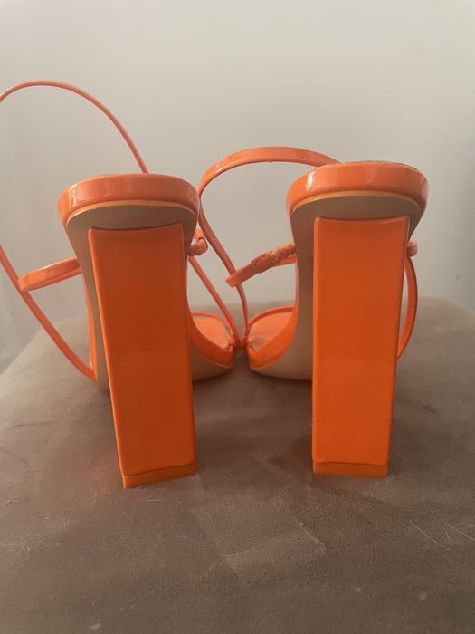 Дамски сандали на ток