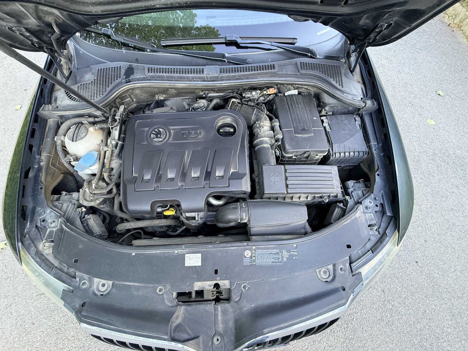 Skoda Superb Combi 4x4  ГАРАЖНА