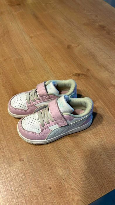 Sneakersi pentru fetita Puma Rebl AC inf, roz cu alb, marime 23, in stare foarte buna !
