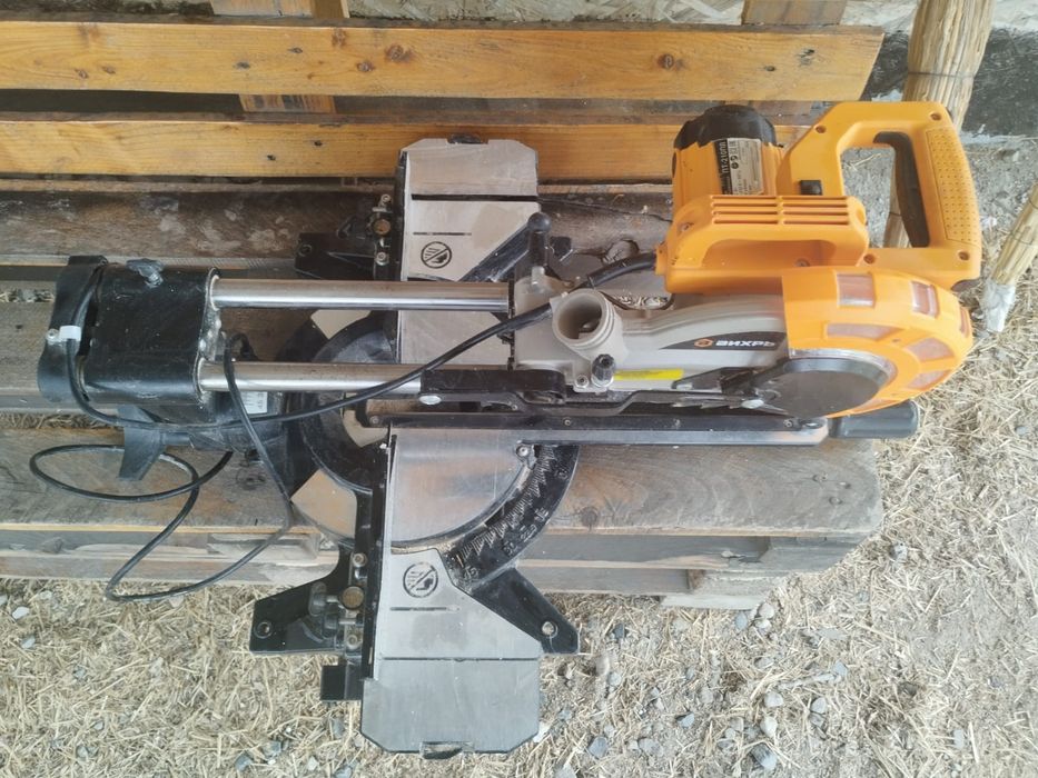 Продам торцовку срочно. В хорошем рабочем состоянии.