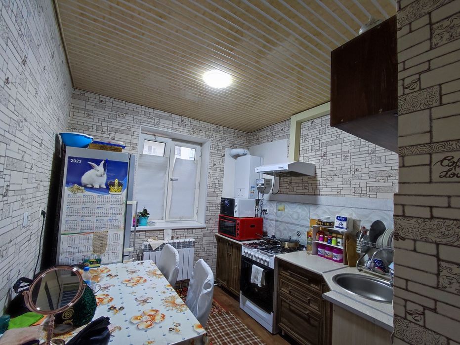 Срочно сотилади 2 хонали квартира 3 хона килинган янги курилган домлар