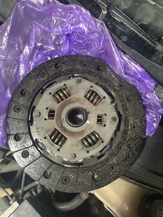 Диск сцепления вместе с корзиной