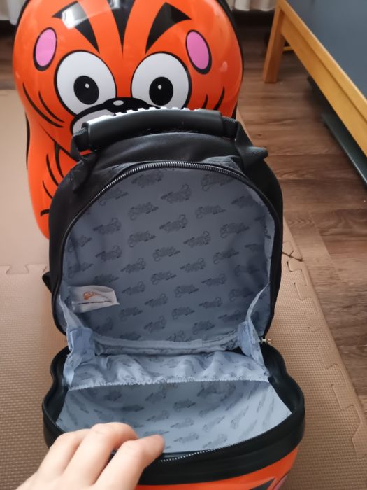 Set de călătorie Cuties and Pals, troler și rucsac model 3D tigru