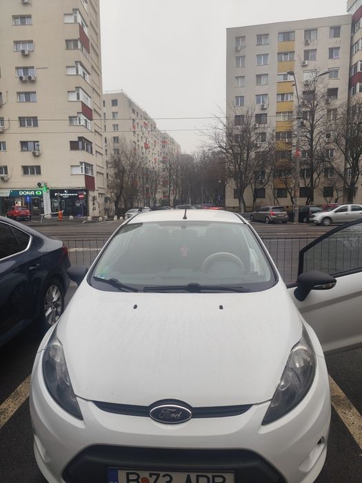 Vând Ford Fiesta