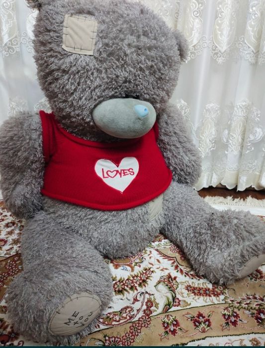 Огромный мишка Тедди со свитором love ко дню влюбленных на 14 февраля