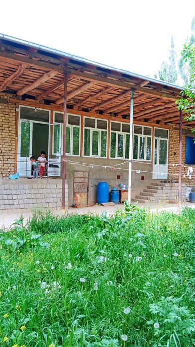 Uy sotiladi Toshkent viloyati parkent tumani Qirgiz aulda 5 xona