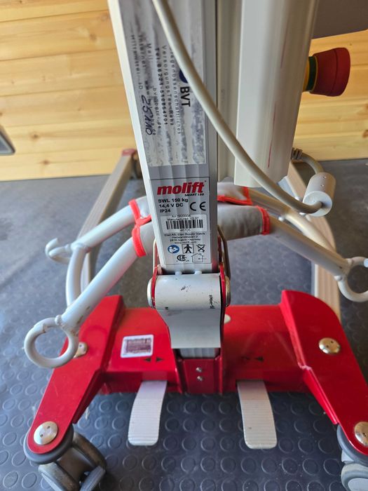 Мобилен сгъвам лифтер за пациенти Molift Smart 150
