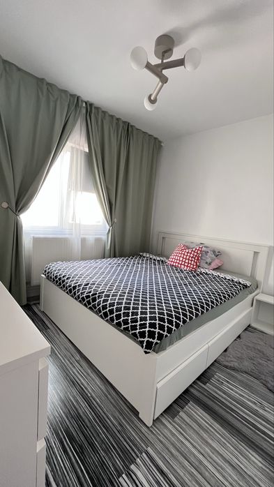 Proprietar vand apartament cu 4 camere