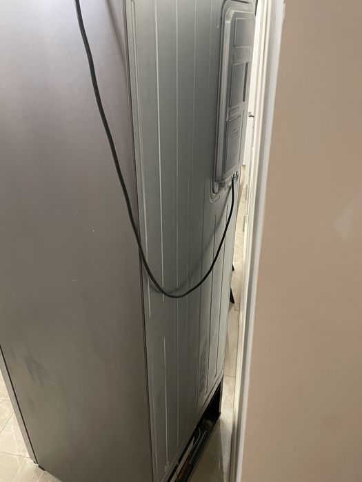 Samsung холодильник почти новый