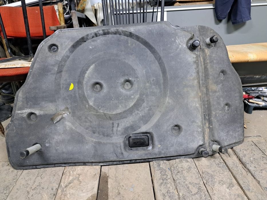 Полик багажника продам