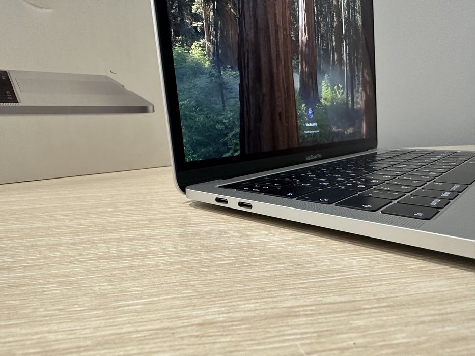 Ноутбук MacBook Pro с Touch Bar, Retina, цвет Silver