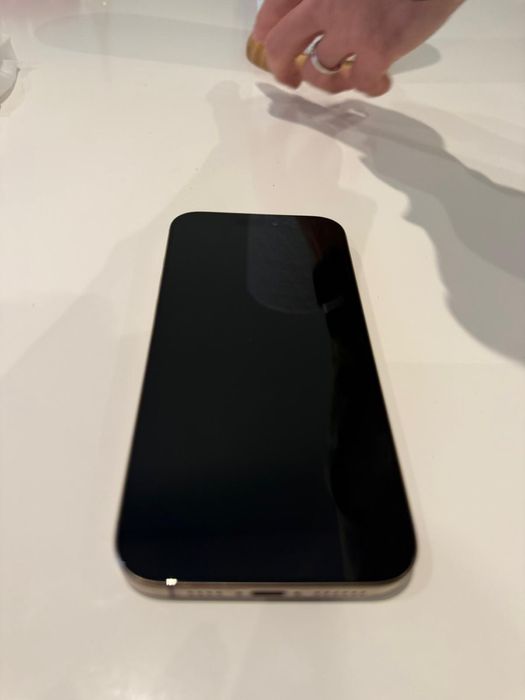 Vand iPhone 16 pro max 256.