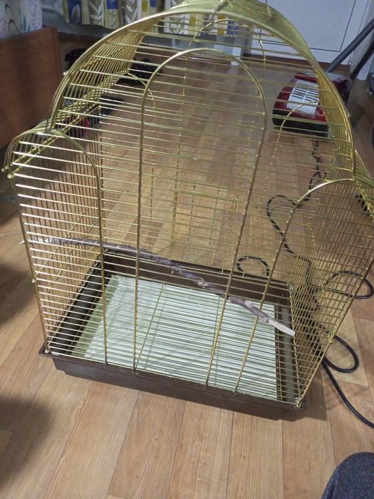Продаеца клетка для попугаев