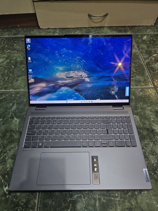 Лаптоп Lenovo Yoga Touchscreen 7i 16" i7-1260p 16GB RAM 500GB SSD