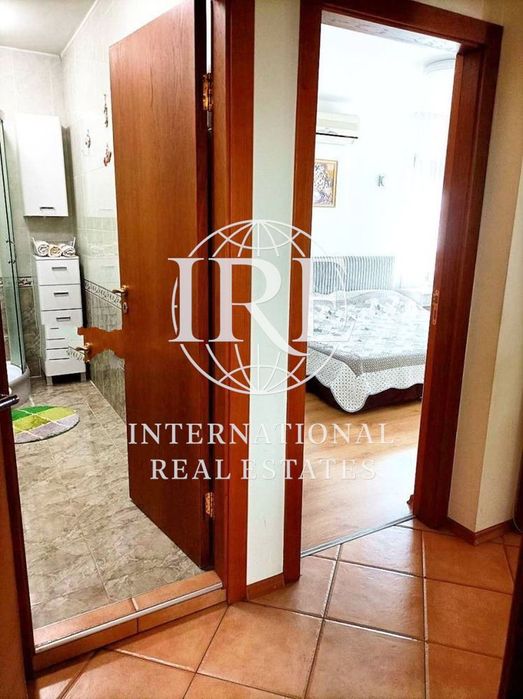 Продава се Двустаен апартамент в Варна, Център - 75 кв.м за 1918 €/кв.м - Снимка #10