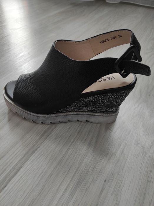 Босоножки женские