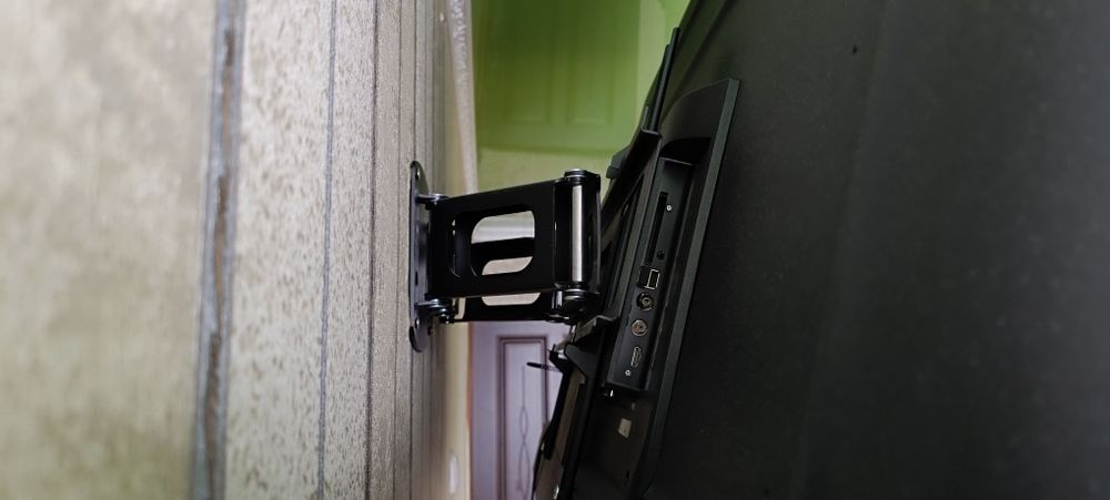 Телевизор Haier с креплением