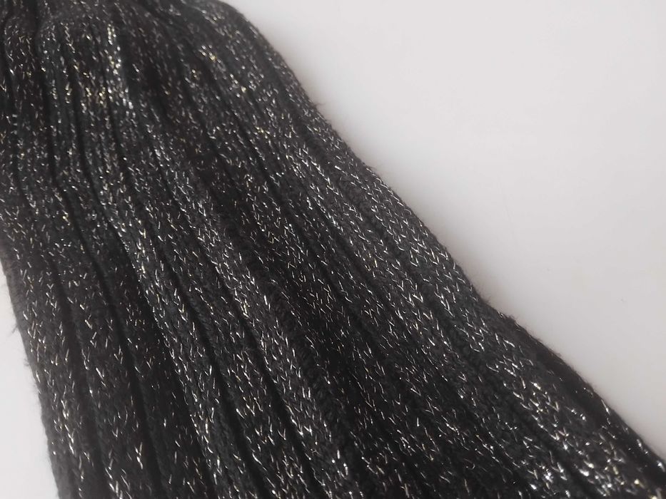 Елегантен черен шал с ламе и помпони