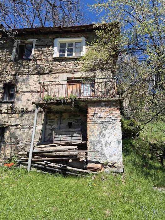 Къща с парцел в с.Кутела