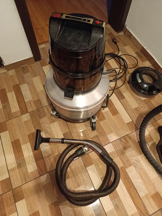 Aspirator Rainbow in stare foarte bună cu 900 lei