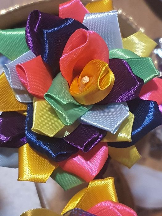 Un trandafir din satin făcuți la comandă