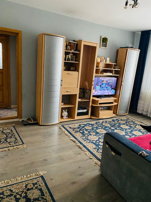 Vând apartament zona buium!