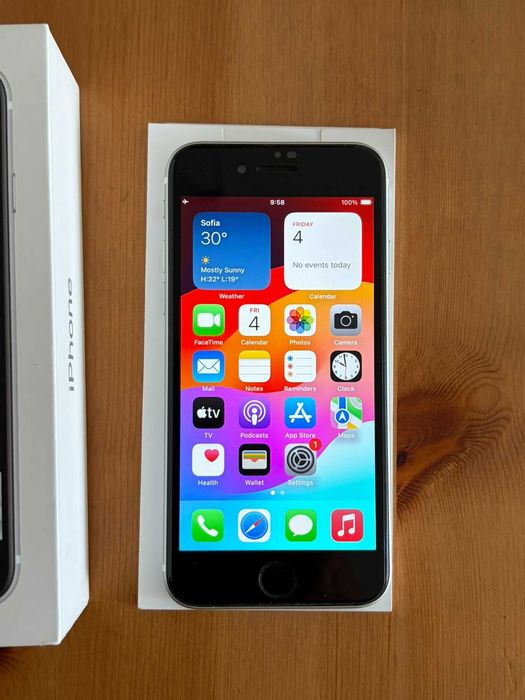 Iphone SE 2020 - Бял - 64GB -Перфектно състояние - Неразличим от Нов