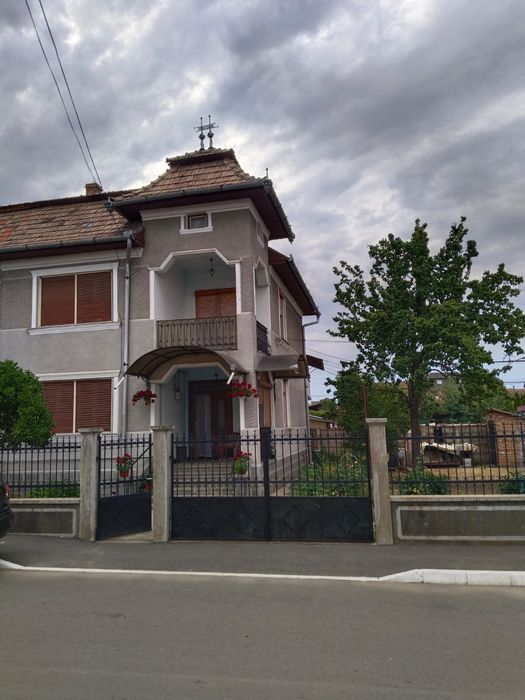 Casa de Vanzare ! zona -Sarat.pozitionare foarte buna!