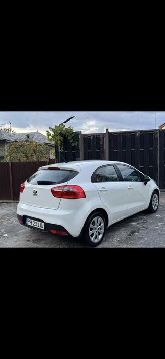 KIA Rio 2013 — imagine 3