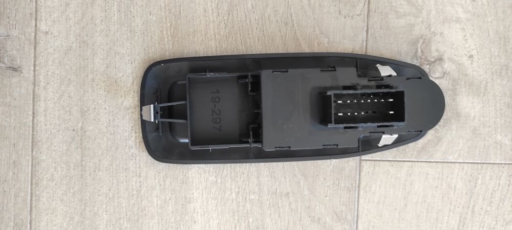 Блок бутони за прозорци предна лява врата Пежо 208