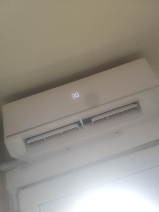 Vând aer condiționat aer rece și cald