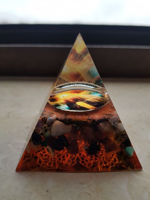 Piramida orgonica pt protectie impotriva invidiei