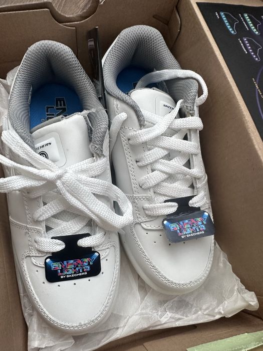 Новые кроссовки Skechers белые 30 размер