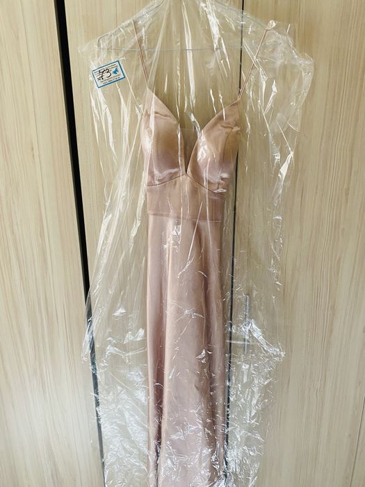 Дълга рокля пепел от рози