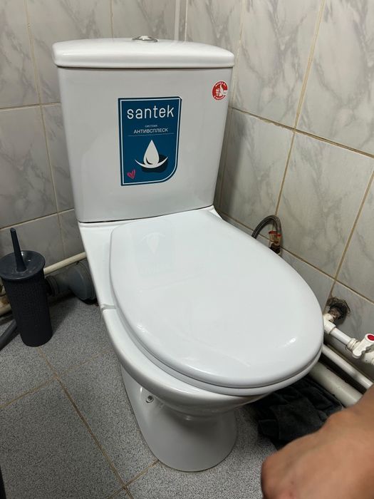 Продам унитаз с бочком