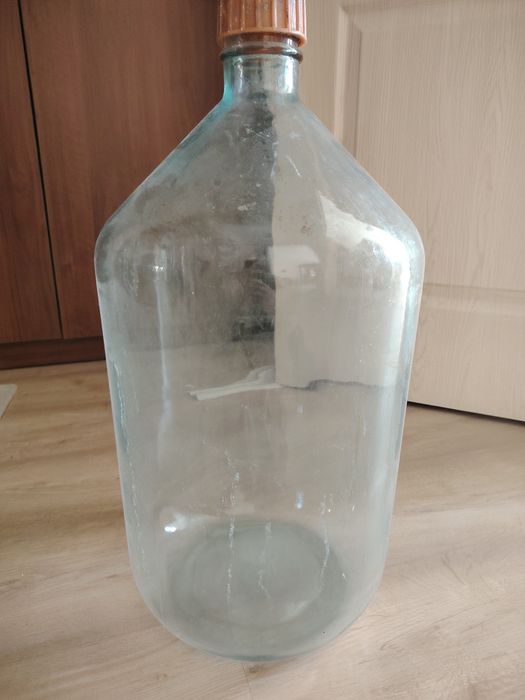 Продам бутыль большую