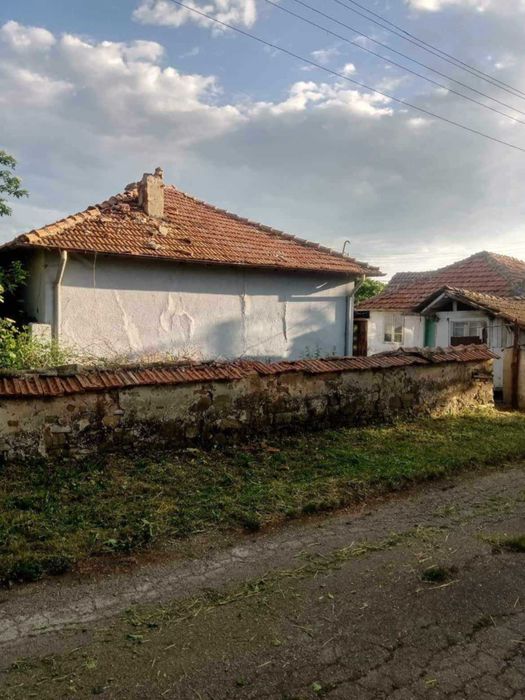 Продава се Къща в с. Кошарите, Област Перник - 630 кв.м за 61 €/кв.м - Снимка #1