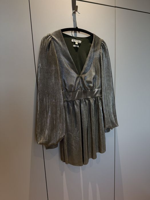 Сребриста рокля