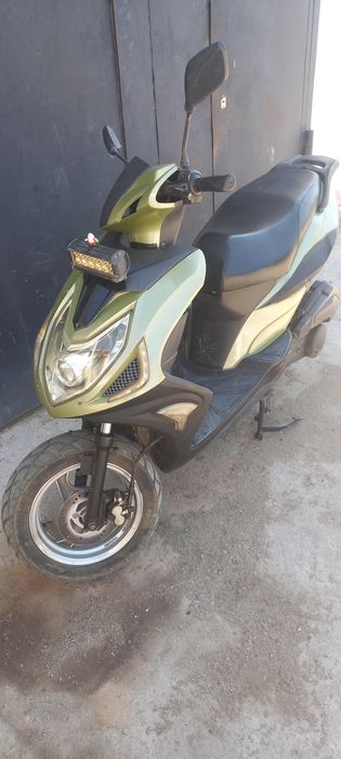 Продам скутер Рейсер 9х