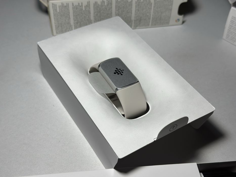 FitBit charge 6 white