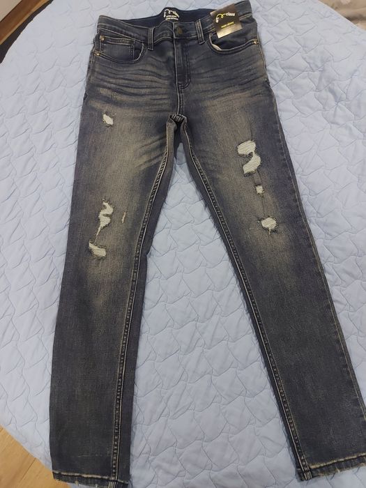 Юношески деним с накъсан ефект