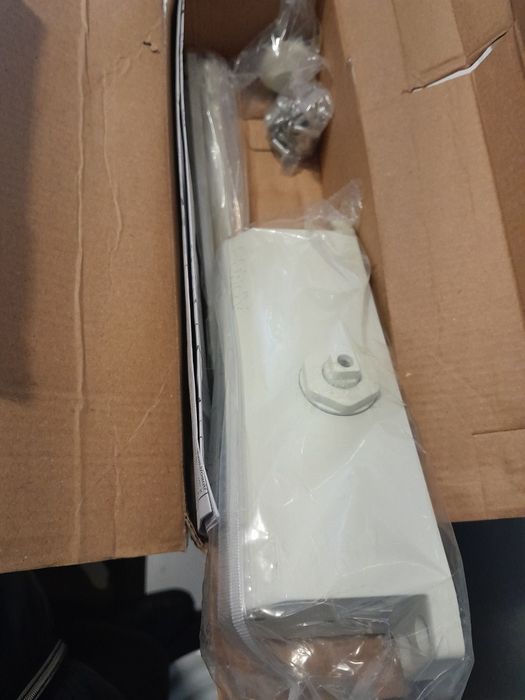 Продам Доводчик новый